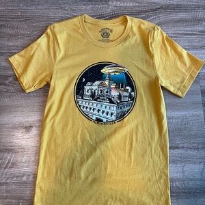 McMenamins McMinnville Hotel Oregon UFO Graphic T-Shirt Size Small Unisex